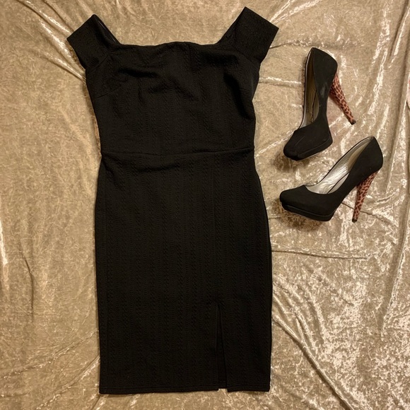 Office-to-cocktails black dress. - Picture 1 of 4